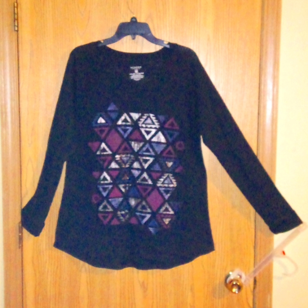 BLaCK w/ (Blue/purple/golden) triangle 📐 designed long sleeve shirt **@SIZE: 1X